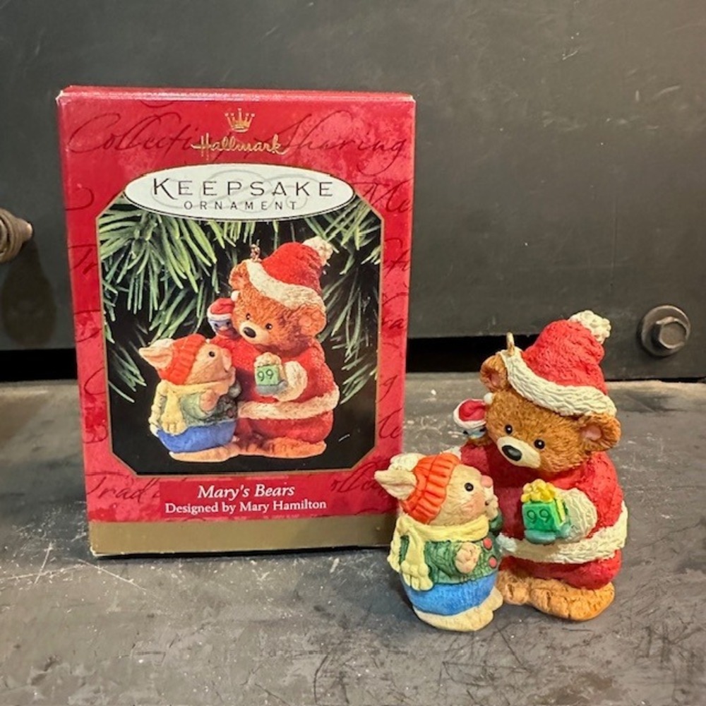 Hallmark Keepsake Ornament 1999 Marys Bears Designed by Mary Hamilton‎ Christmas